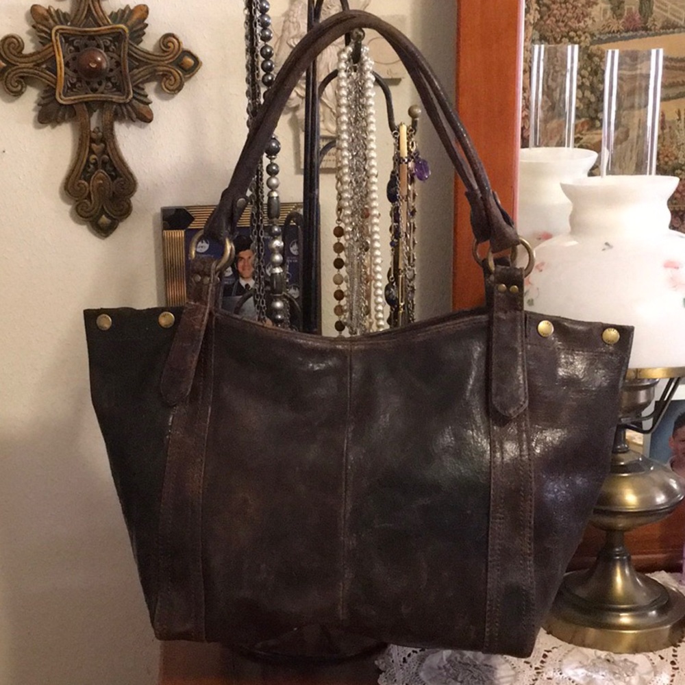 🔥SOLD🥳🤣 Studded ‘Deborah' Shoulder Bag👜 - Picture 3 of 8